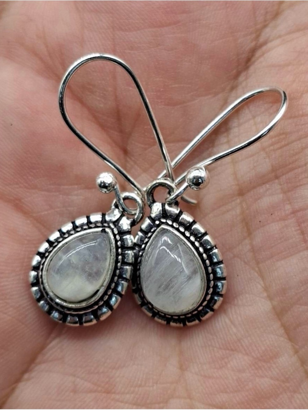 Sliver Tone Beautiful Teardrop Moonstone Drop Earrings - White